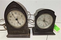 Lot of 2 Small Shelf Clocks