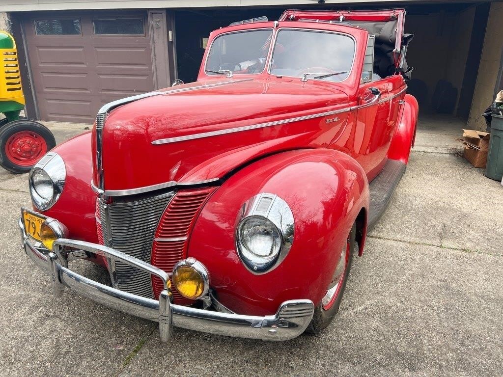 1940 FORD DELUXE CONVERTIBLE CAR. 2,159 MILES.