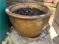 GLAZED PLANTER W/ FLOWER FRONT