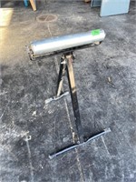 Metal roller stand