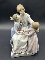 Lladro Mother's Day Porcelain Figurine, Spain