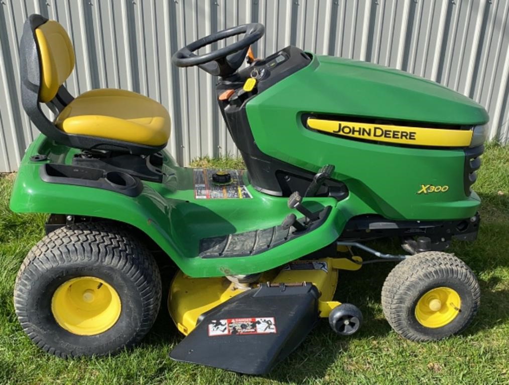 John Deere X300 42" Lawn Tractor