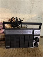 MAGNAVOX 270 TRANSISTOR RADIO