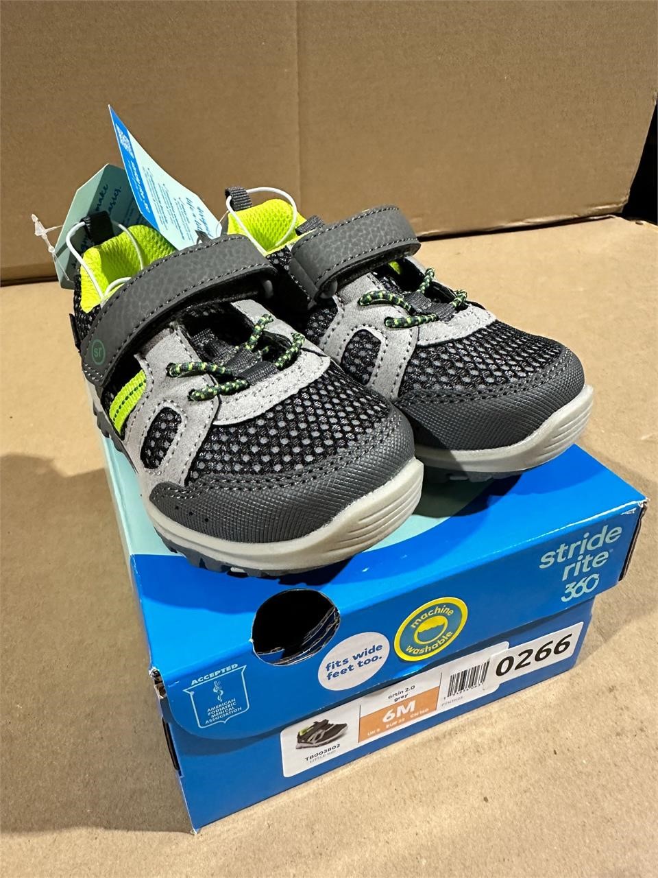 new Stride rite 360 kids 6m shoes