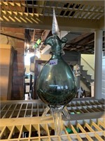 12" ART GLASS DECANTER WITH 3 LEGS AND GROUND