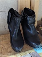 Guess Size 10M Ladies Boots