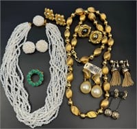 Vintage Lisner, Napier , hobe , monet more jewelry
