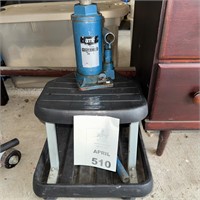 Black small rolling stool & 6 ton hydraulic jack