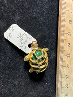 GOLD TONE TURTLE BROOCH