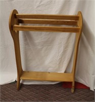 Wooden quilt rack, 24 X 32.25"H