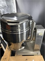 Groen 10 qts electric steam kettle with pieces and