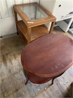 Lot wit 2   wooden coffee tables in good condition
