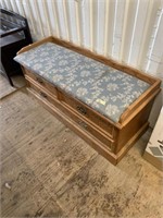 Nice wooden hall bench in good condition dimension