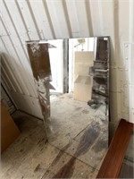 Nice wall mirror in good condition Dimension are 3