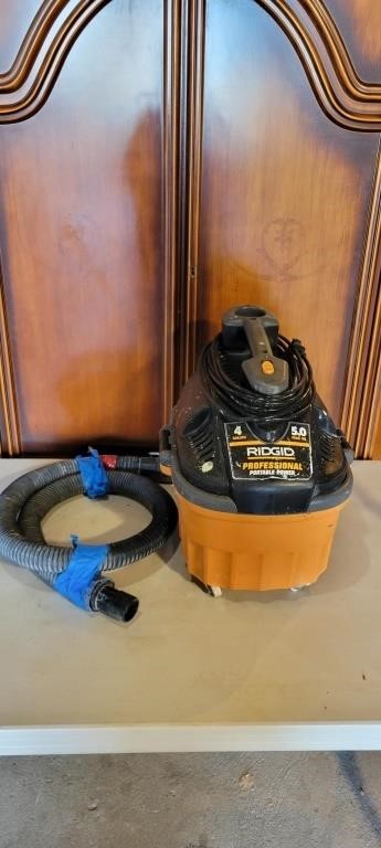 RIDGID 4 GALLON 5 HP SHOP VAC