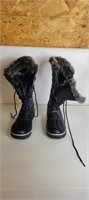 CANADIANA BOOTS SIZE 8