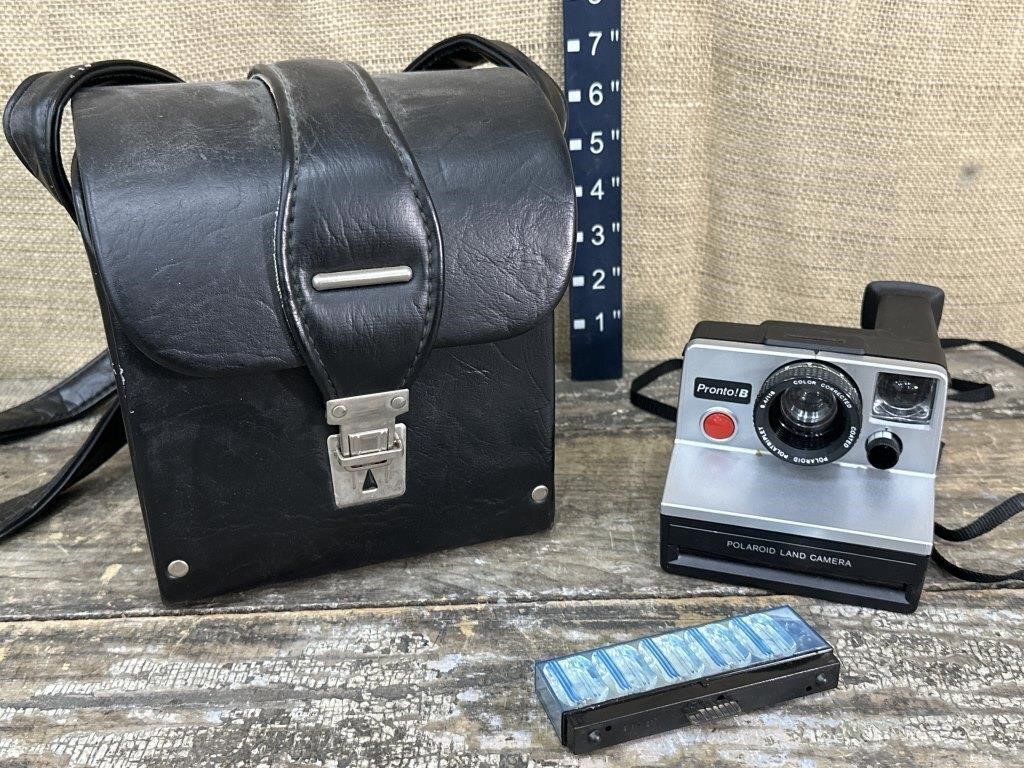 Polaroid ProntoB land camera w/ flashbulbs & case