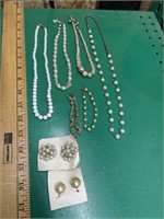 Vintage jewelry, 4 necklaces, 2 bracelets &