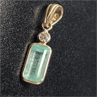 $1600 14K  Emerald(1.4ct) Diamond(0.08ct) Pendant