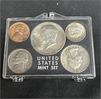 United States Mint Set (3W x 2 1/4L)