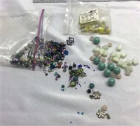 F11) LARGE LOT OF ASSORTED BEADS