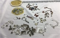 F11) LARGE LOT OF ASSORTED BEADS