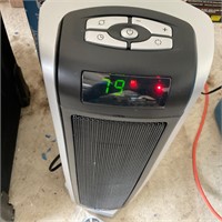 Lasko Portable Heater w/remote, powers on