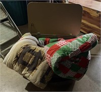 Vntg Mid Century Golden Hamper w/Quilts