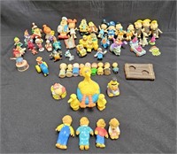 Large group of vintage toy characters and