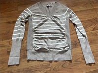 F14) Woman’s striped sweater size L. Taupe color.