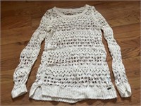 F14)Woman’s Hollister sweater size M. Cream