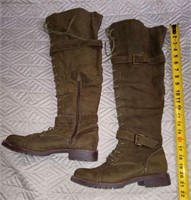 Woman's sz 8 tall boots, brown. Zip up side and