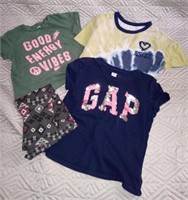 Girls size 7/8, crop t shirts, leggings.