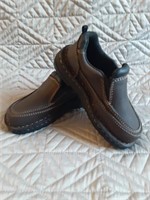 F15) Little boy shoes size 7.5 never worn. Brown