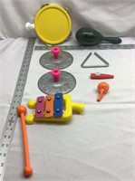 F8) SMALL MUSIC MAKING TOYS