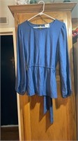 R3) Women’s size large. Blue blouse, tie back,