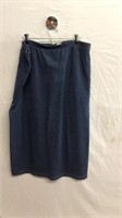 R7)  WOMEN’S LARGE SKIRT