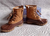 F13) Toddler size 9 winter boots like new.