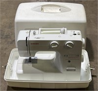 (QR) Singer Sewing Machine