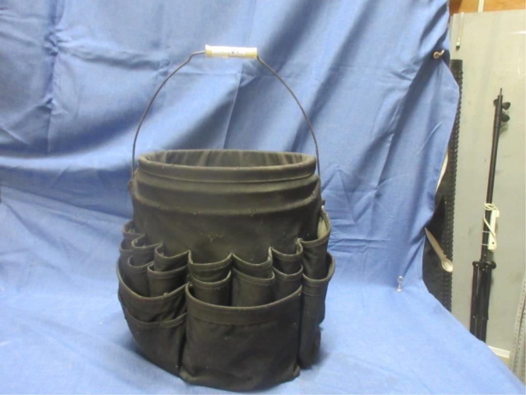 Tool holder bucket