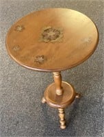 15" Round decorative side table