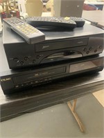 2 VHS vcrs