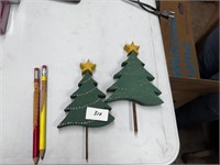 WOODEN XMAS TREE AND CARVED PENCILS
