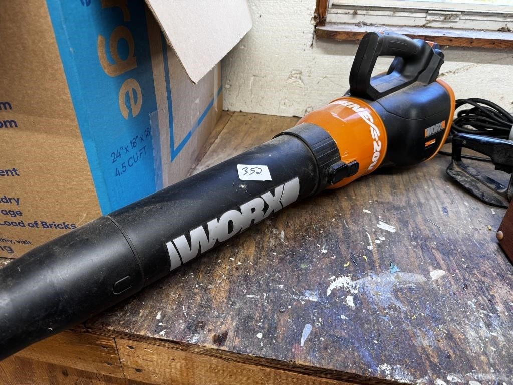 WORX BLOWER WITH BATTERY AND CHARGER