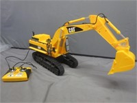 *R/C Cat Excavator - All Controls Work & w/ Sound