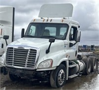 (AV) 2013 Freightliner Day Cab Semi