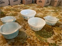 Pyrex bowl set