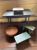 Primitive Childs Table, & 4 Foot Stools