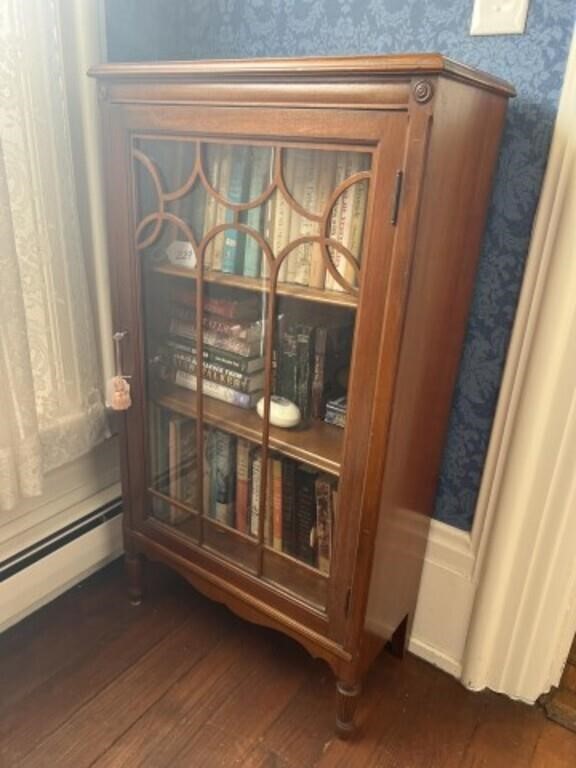 Single Door Curio Cabinet (No Contents) 43"H x