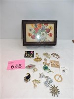 Vintage Jewelry Box / Broaches, Pins
